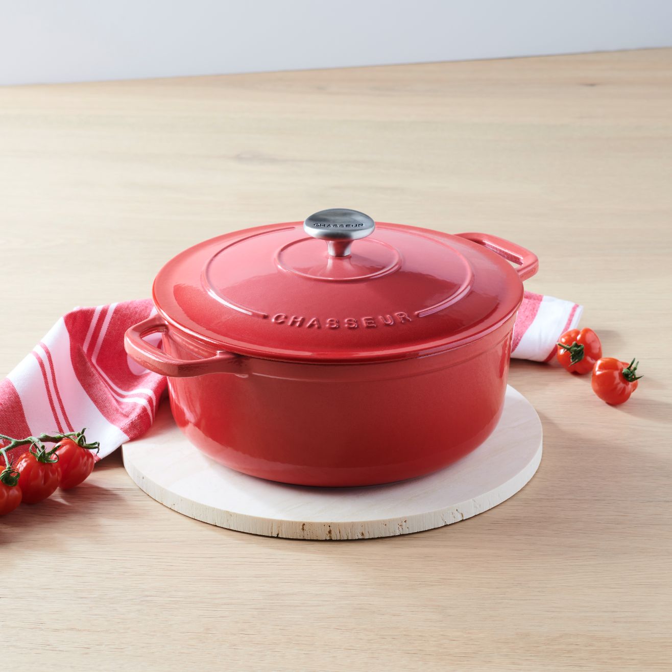 Chasseur French Enameled Cast Iron Braiser with Lid, 2.6-Quart, Red -  Dishwasher Safe - Dutch Oven in the Cooking Pots department at